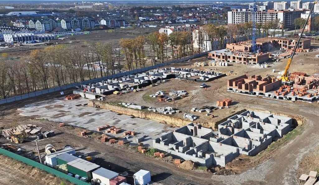 Жовтень 2023 — фото 1 з 9
